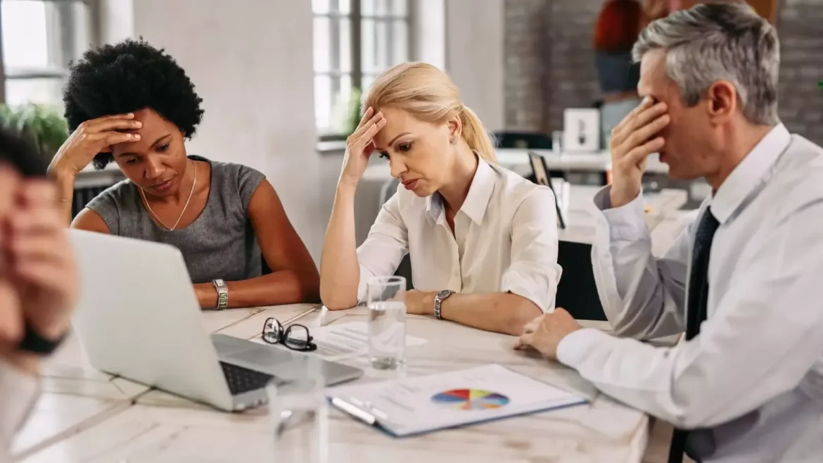 Estudo revela como o sucesso no local de trabalho pode reduzir riscos, sufocar ideias novas e impactar a inovação nas empresas.